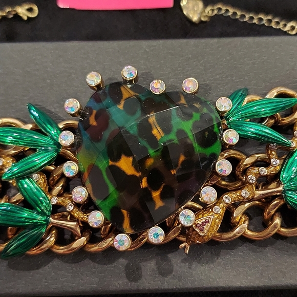 Betsey Johnson JUNGLE NECKLACE AND BRACELET SET VINTAGE - Picture 6 of 9